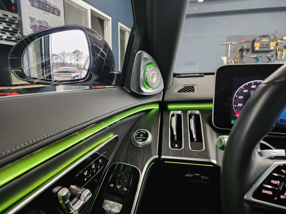 벤츠 S400 - 액티브엠비언트 & 정품 4d부메스터 " 환상의 인테리어를 위한 필수 아이템 "