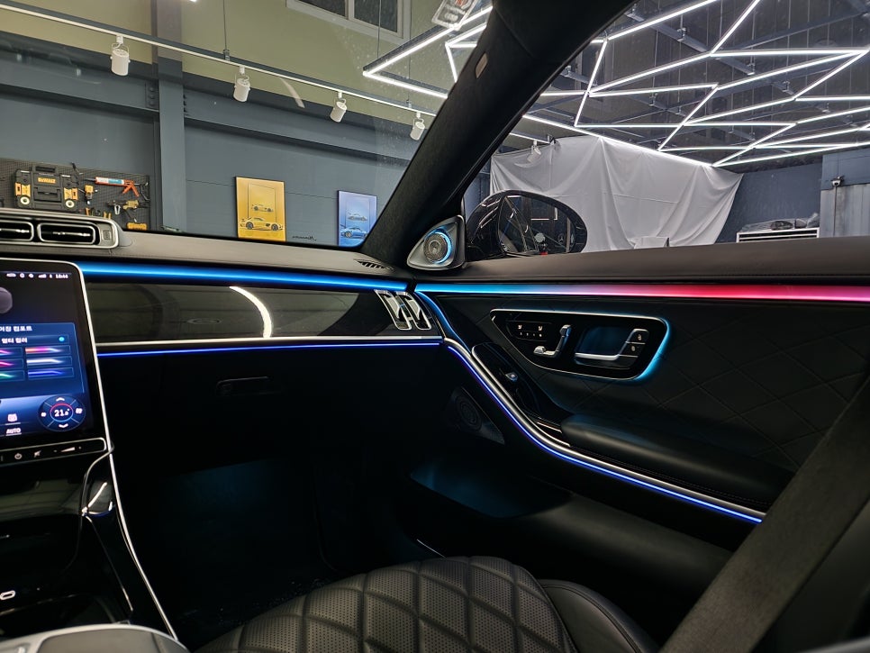 벤츠 S580 - 액티브 엠비언트 & 정품 4d 부메스터
