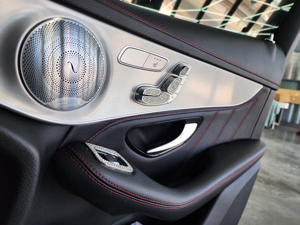 벤츠 Glc43amg - 64색 확장 및 광량업 " 신형 차량 부럽지 않아요~~ "