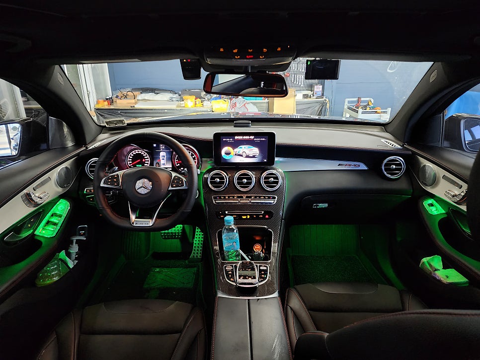 벤츠 Glc43amg - 64색 확장 및 광량업 " 신형 차량 부럽지 않아요~~ "