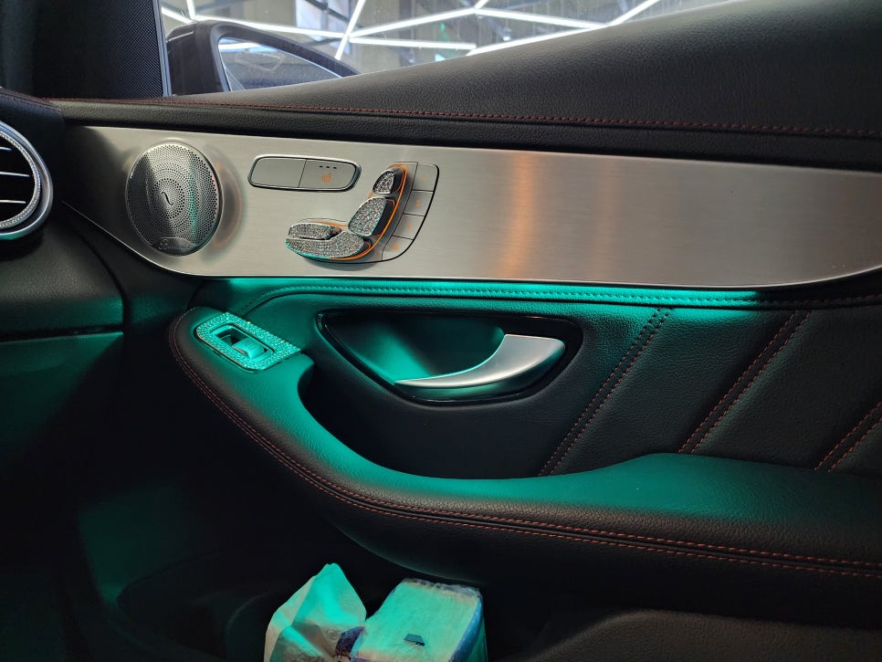 벤츠 Glc43amg - 64색 확장 및 광량업 " 신형 차량 부럽지 않아요~~ "
