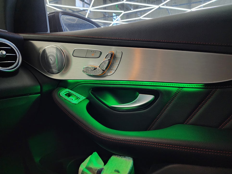 벤츠 Glc43amg - 64색 확장 및 광량업 " 신형 차량 부럽지 않아요~~ "