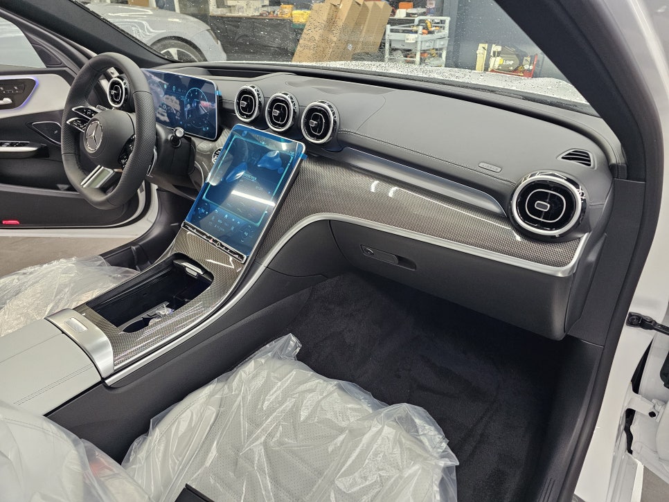 벤츠 W206 c300 - "  엠비언트 3종 시공"  송풍구, 데시보드라인, 도어엠비언트