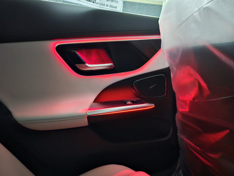 벤츠 W206 c300 - "  엠비언트 3종 시공"  송풍구, 데시보드라인, 도어엠비언트