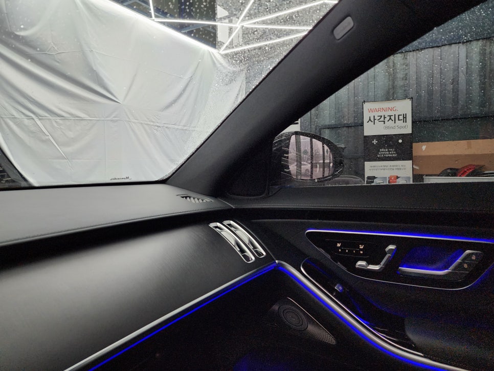 벤츠 S450 - 액티브 엠비언트 & 4d 부메스터 패키지 " 풍성해진 실내 인테리어를 위한 시공 "