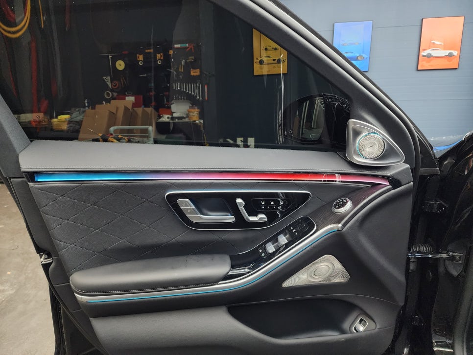벤츠 S450 - 액티브 엠비언트 & 4d 부메스터 패키지 " 풍성해진 실내 인테리어를 위한 시공 "