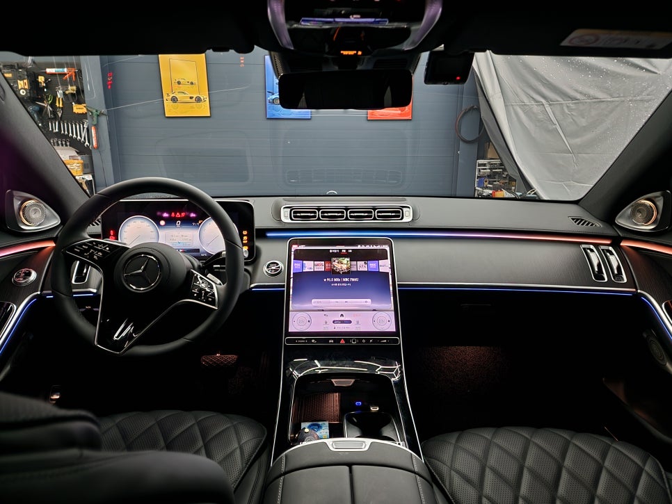 벤츠 S450 - 액티브 엠비언트 & 4d 부메스터 패키지 " 풍성해진 실내 인테리어를 위한 시공 "