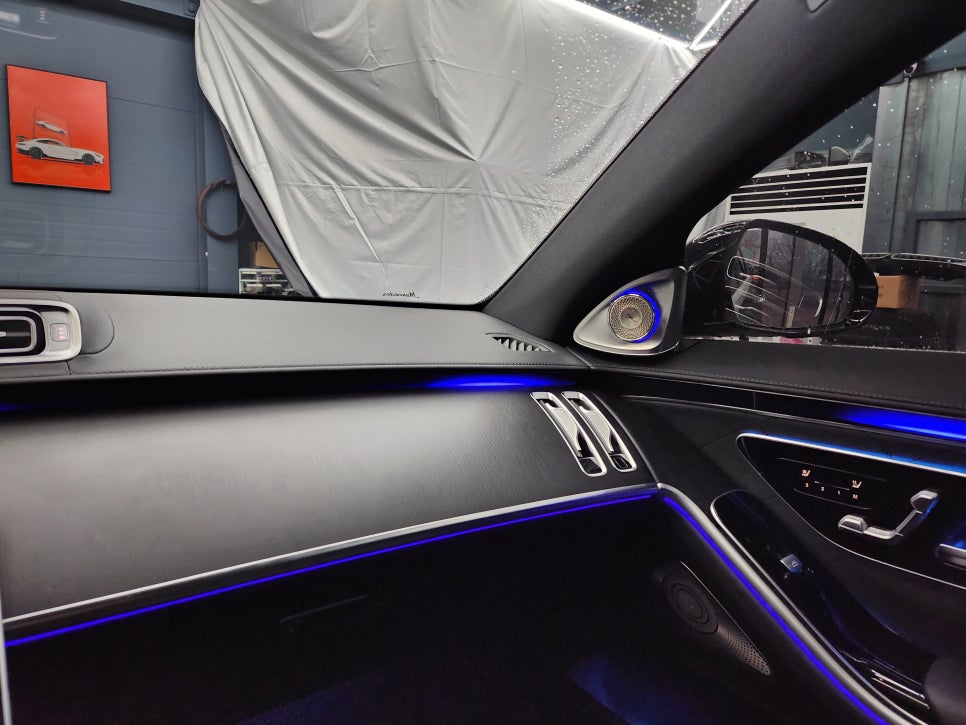 벤츠 S450 - 액티브 엠비언트 & 4d 부메스터 패키지 " 풍성해진 실내 인테리어를 위한 시공 "