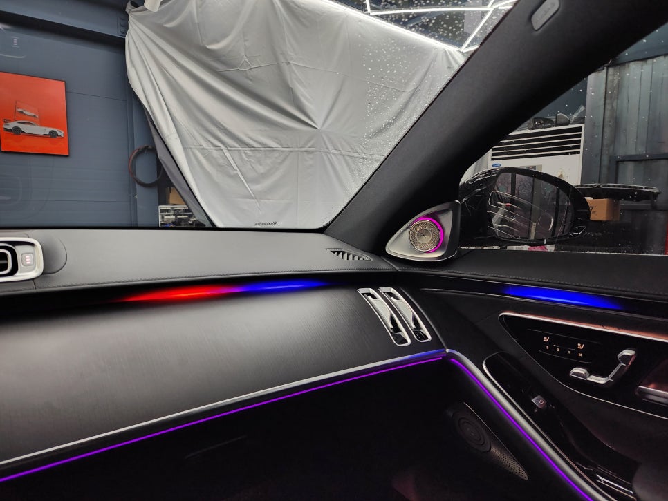 벤츠 S450 - 액티브 엠비언트 & 4d 부메스터 패키지 " 풍성해진 실내 인테리어를 위한 시공 "