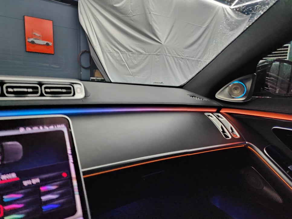 벤츠 S450 - 액티브 엠비언트 & 4d 부메스터 패키지 " 풍성해진 실내 인테리어를 위한 시공 "