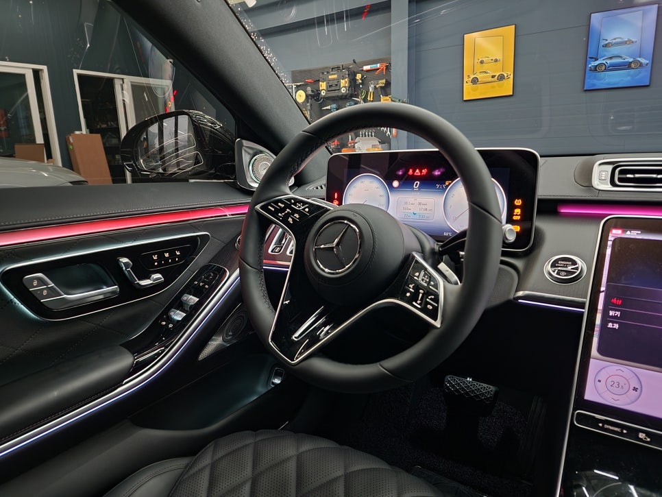벤츠 S450 - 액티브 엠비언트 & 4d 부메스터 패키지 " 풍성해진 실내 인테리어를 위한 시공 "