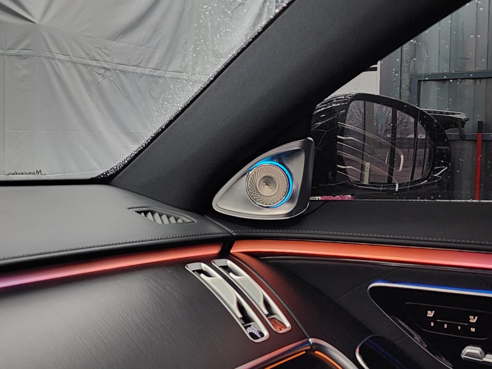 벤츠 S450 - 액티브 엠비언트 & 4d 부메스터 패키지 " 풍성해진 실내 인테리어를 위한 시공 "
