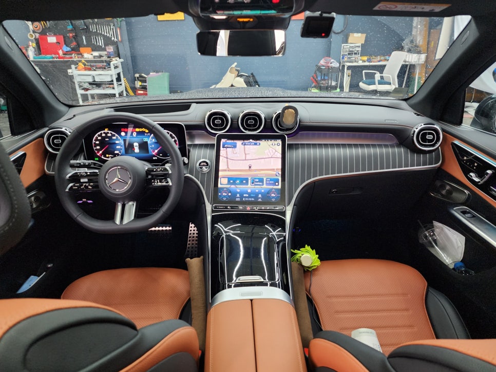 광주 벤츠 레트로핏 ] 벤츠 x254 glc300 - 송풍구 엠비언트 " 신차에도 송풍구 엠비언트는 필수 !!!! "