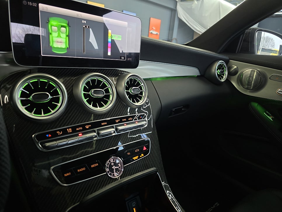 벤츠 C43amg - 송풍구 & 데시보드 엠비언트 " 당연히 정품led "