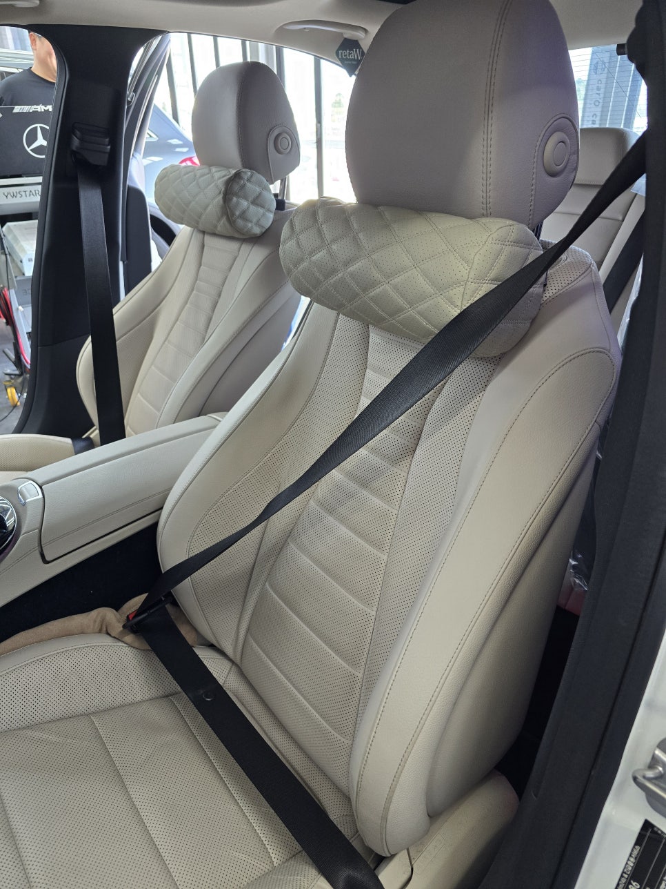 벤츠 w213 e300 - 컬러 안전벨트 전체시공 " 강렬한 포인트 시공 "