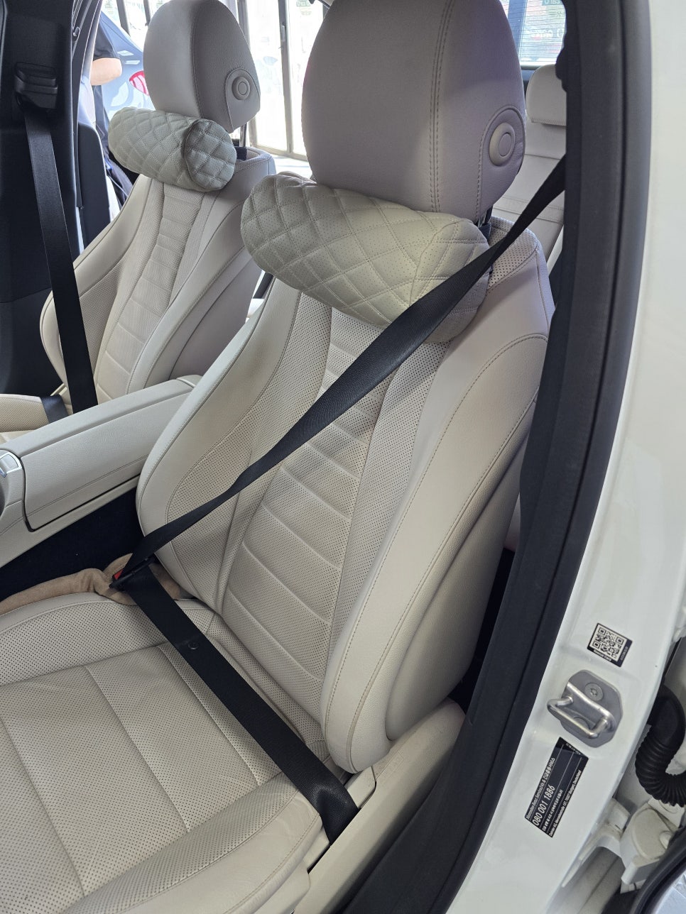 벤츠 w213 e300 - 컬러 안전벨트 전체시공 " 강렬한 포인트 시공 "