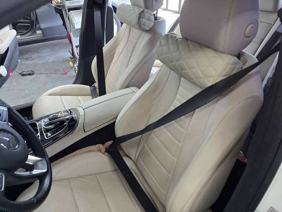 벤츠 w213 e300 - 컬러 안전벨트 전체시공 " 강렬한 포인트 시공 "