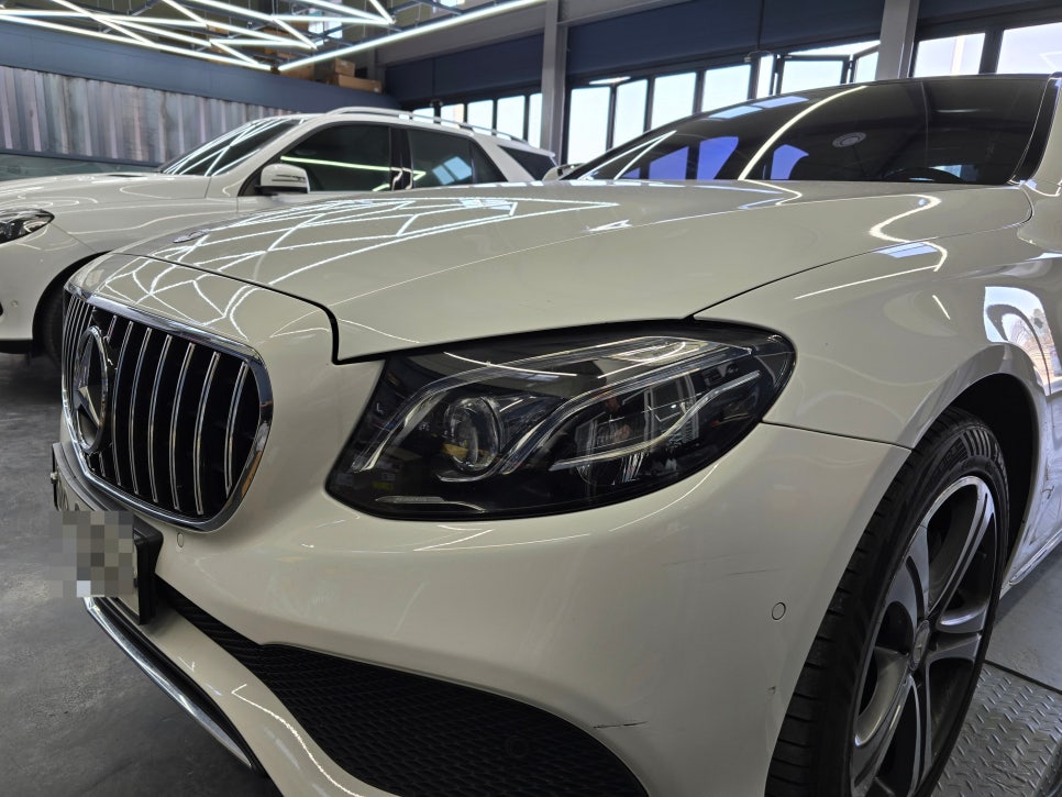 벤츠 w213 e300 - 컬러 안전벨트 전체시공 " 강렬한 포인트 시공 "