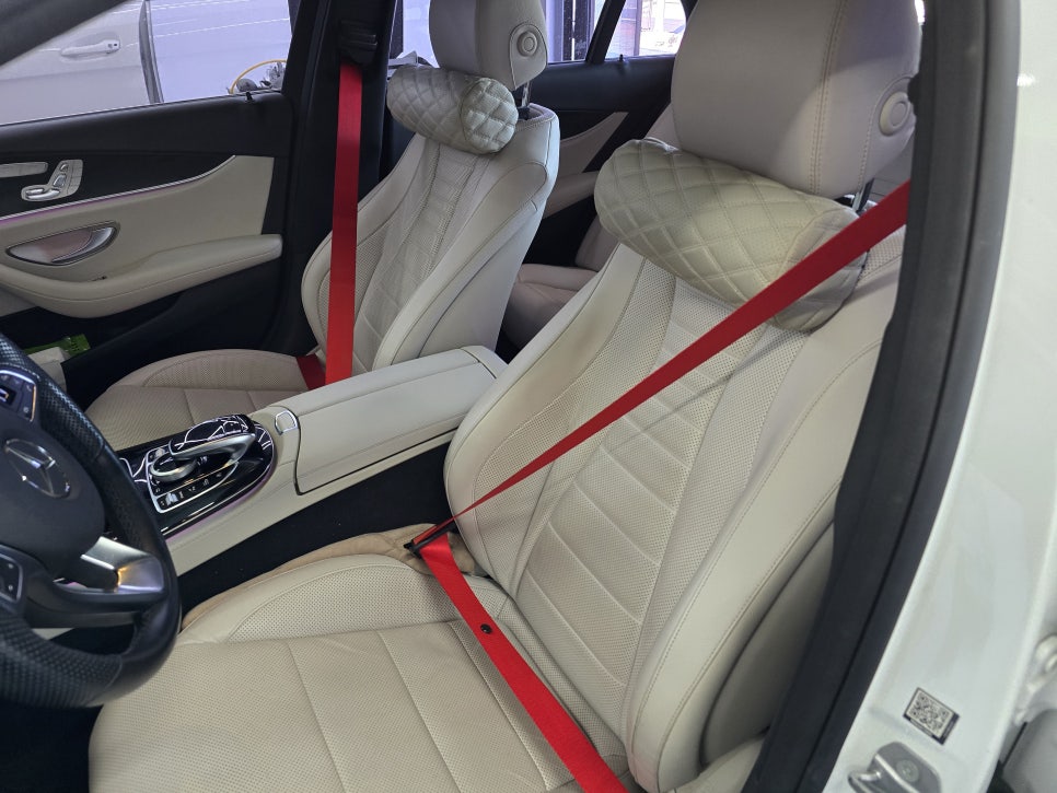 벤츠 w213 e300 - 컬러 안전벨트 전체시공 " 강렬한 포인트 시공 "