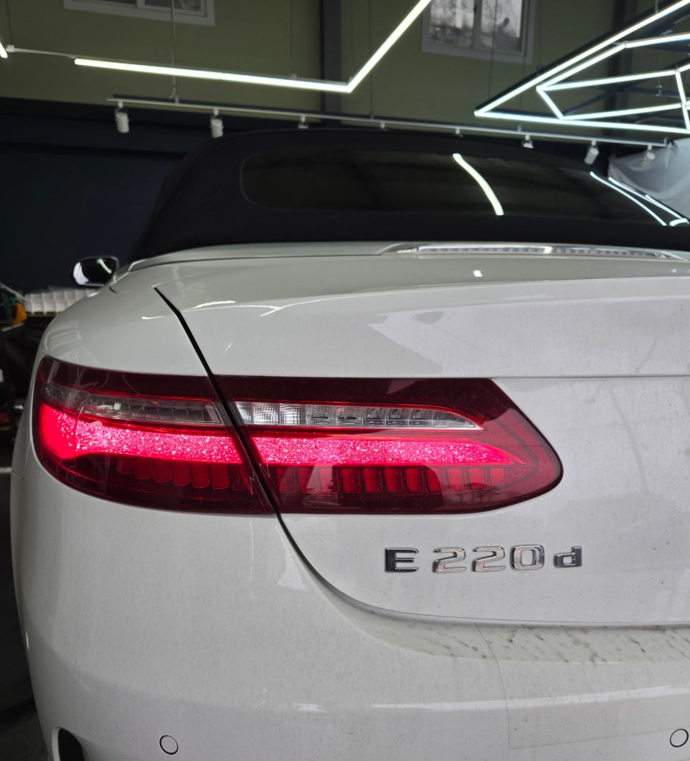 벤츠 e220d - 와이드콕핏 " 정비주기까지 정확한 데이터링 "