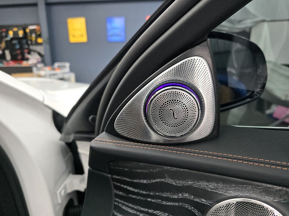 벤츠 w213 e350 - 계기판 상단엠비언트 & 3d부메스터(하이클라스)
