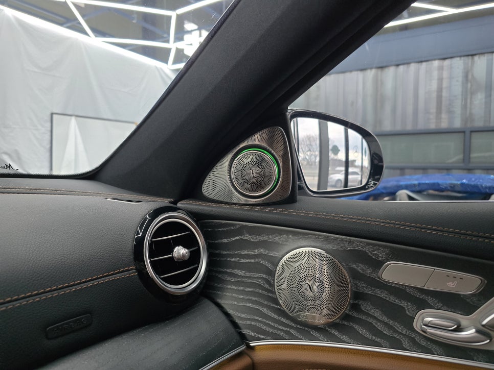 벤츠 w213 e350 - 계기판 상단엠비언트 & 3d부메스터(하이클라스)