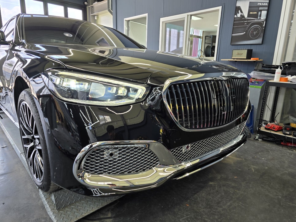 벤츠 w223 s580 - 프론트 마이바흐 바디킷 & 정품 4d부메스터 추가