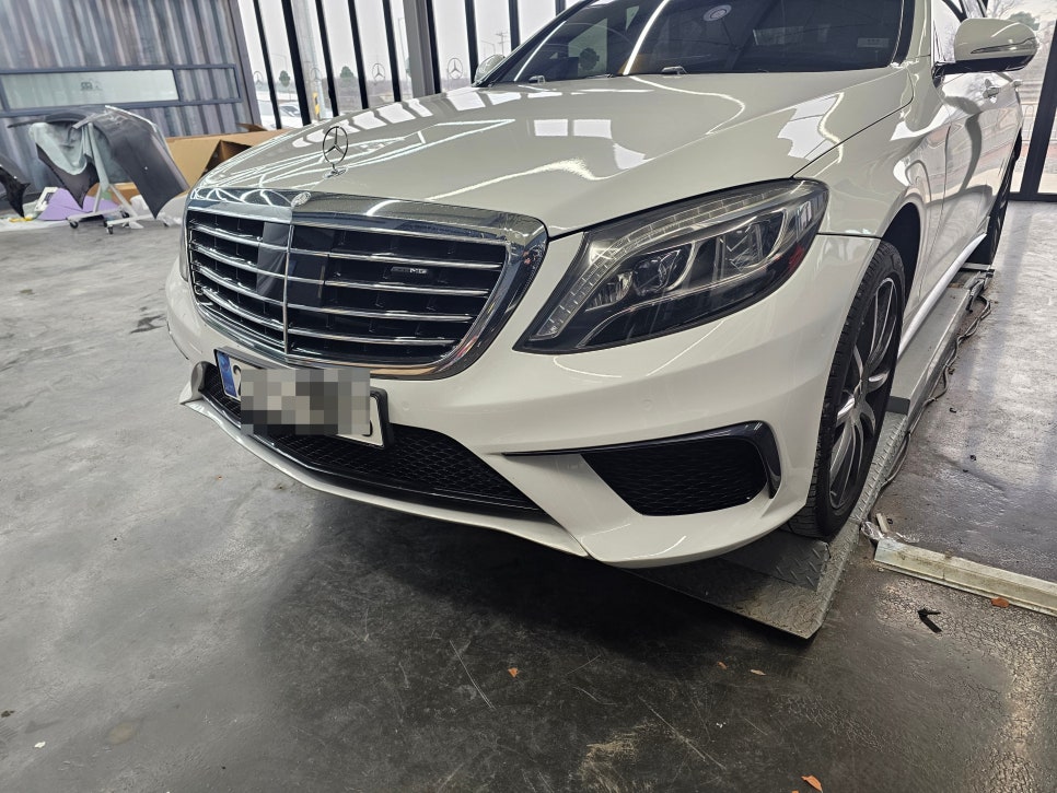 벤츠 w222 s63amg - 후기형 63바디킷 & 정품 멀티빔라이트 시공