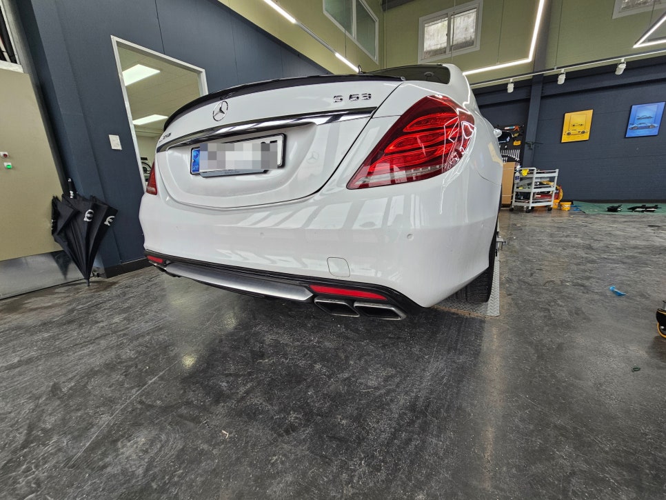 벤츠 w222 s63amg - 후기형 63바디킷 & 정품 멀티빔라이트 시공