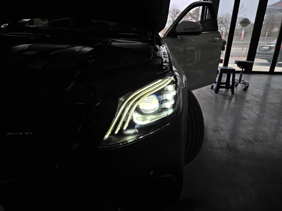 벤츠 w222 s63amg - 후기형 63바디킷 & 정품 멀티빔라이트 시공