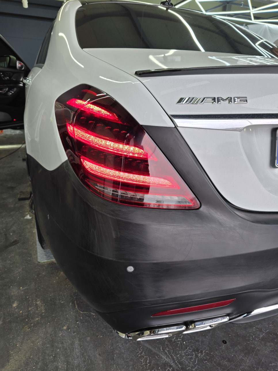 벤츠 w222 s63amg - 후기형 63바디킷 & 정품 멀티빔라이트 시공