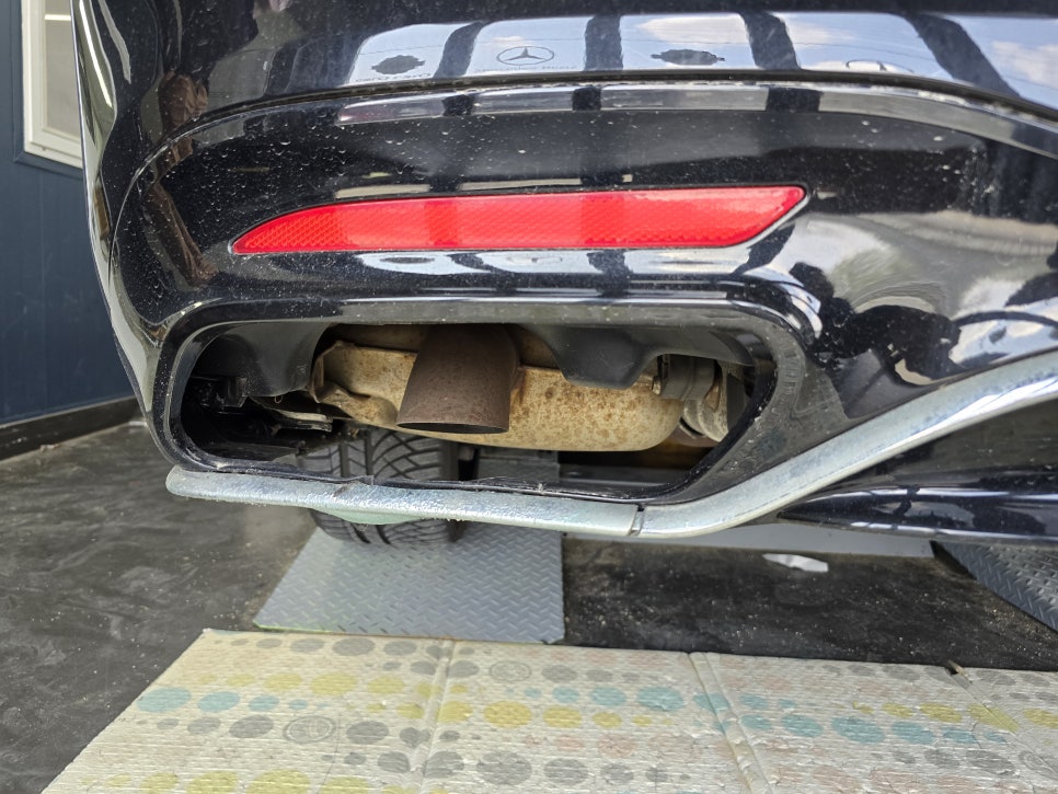 광주 벤츠레트로핏 ] 벤츠 W222 S350d - 63amg 디퓨저 및 머플러팁  손상으로 인한 교체