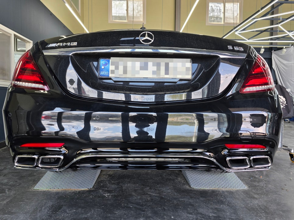 광주 벤츠레트로핏 ] 벤츠 W222 S350d - 63amg 디퓨저 및 머플러팁  손상으로 인한 교체
