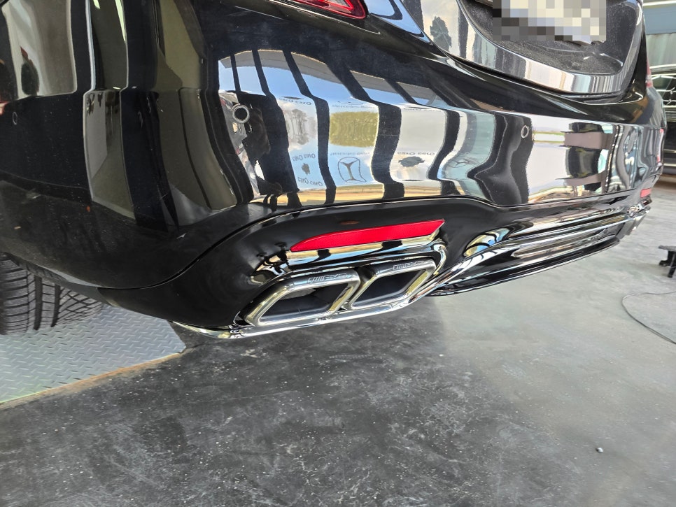 광주 벤츠레트로핏 ] 벤츠 W222 S350d - 63amg 디퓨저 및 머플러팁  손상으로 인한 교체