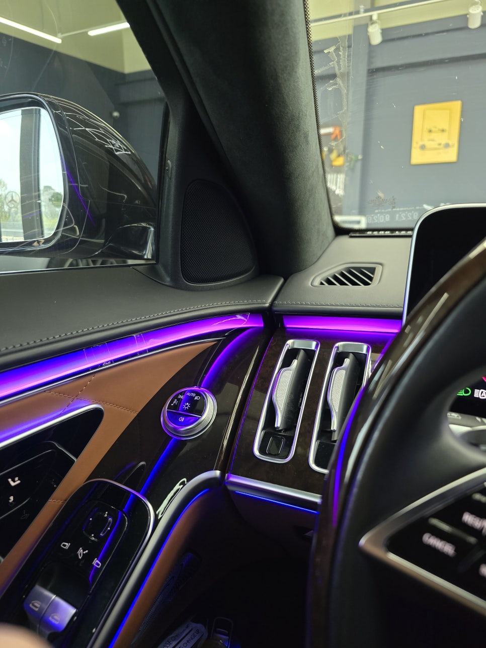 벤츠 W223 S580 - 정품 피아노락커트림 & 정품 4d부메스터