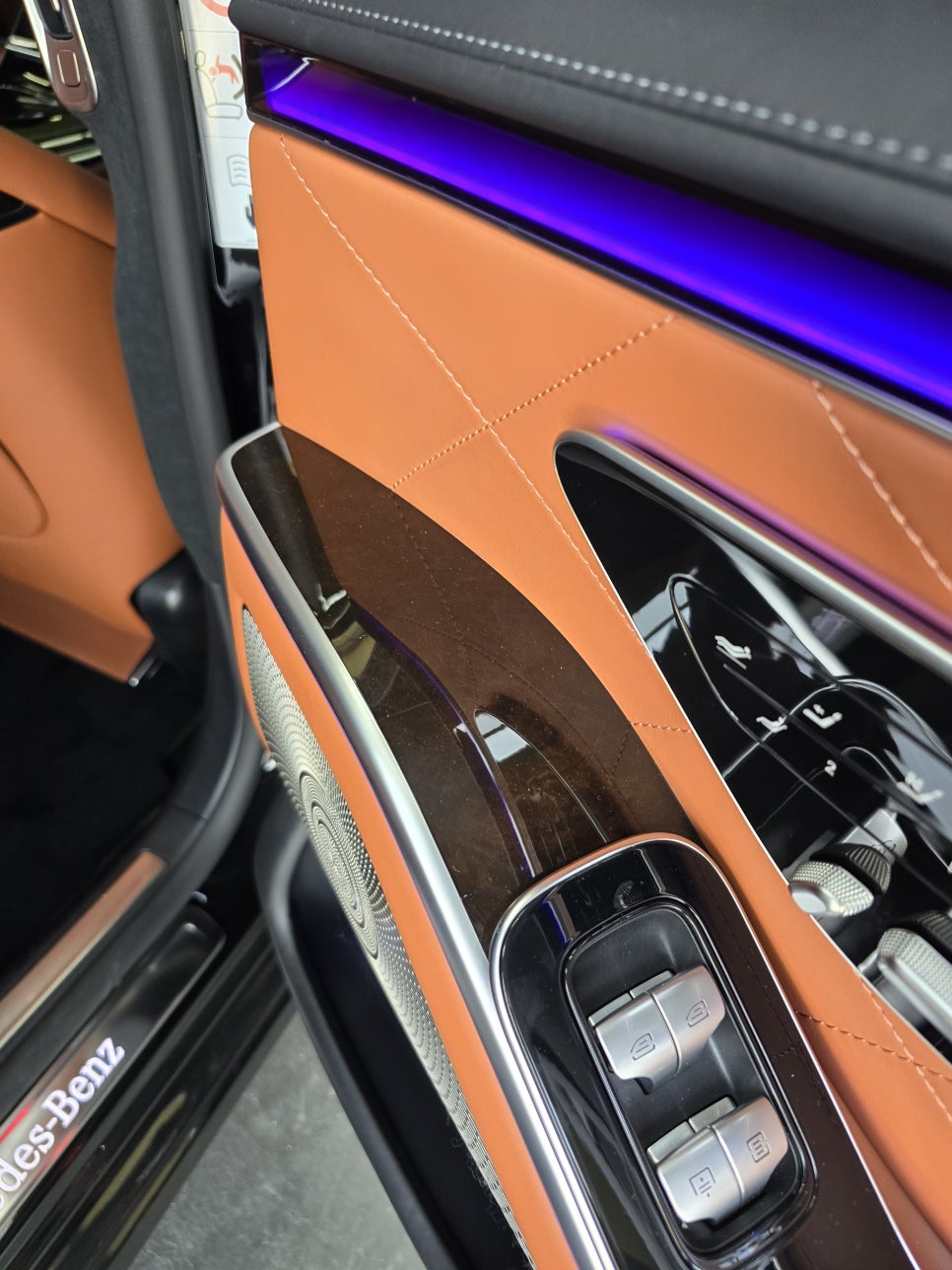 벤츠 W223 S580 - 정품 피아노락커트림 & 정품 4d부메스터