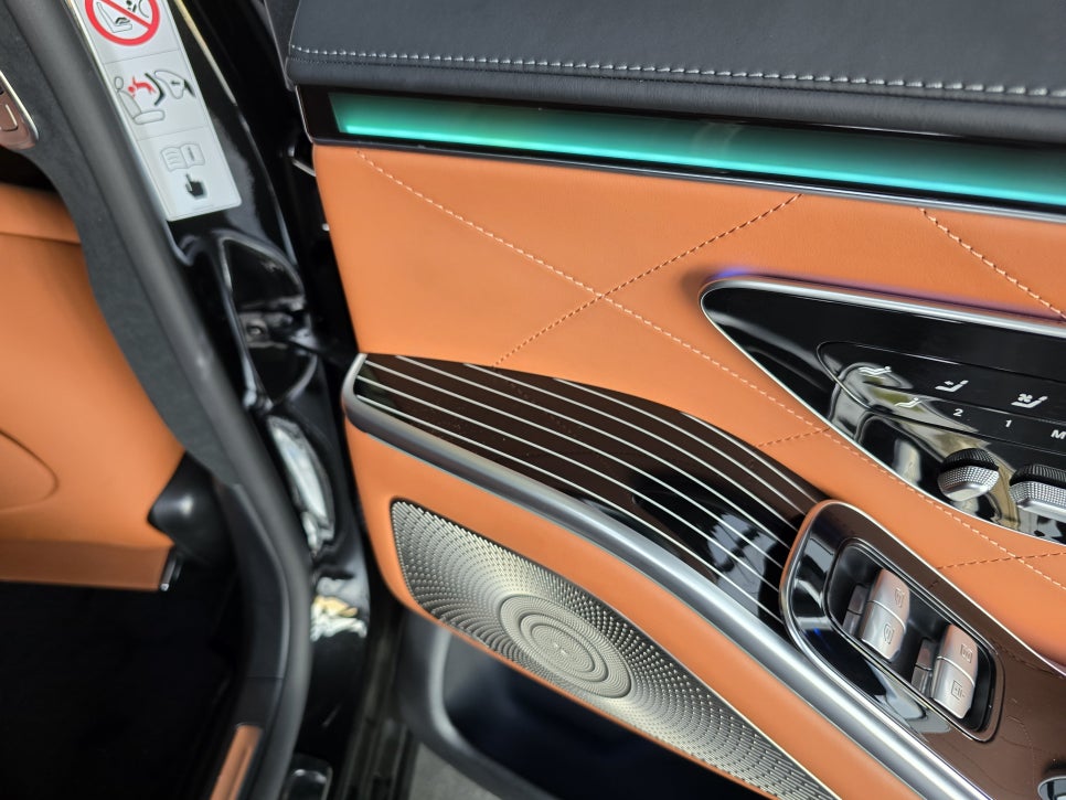 벤츠 W223 S580 - 정품 피아노락커트림 & 정품 4d부메스터