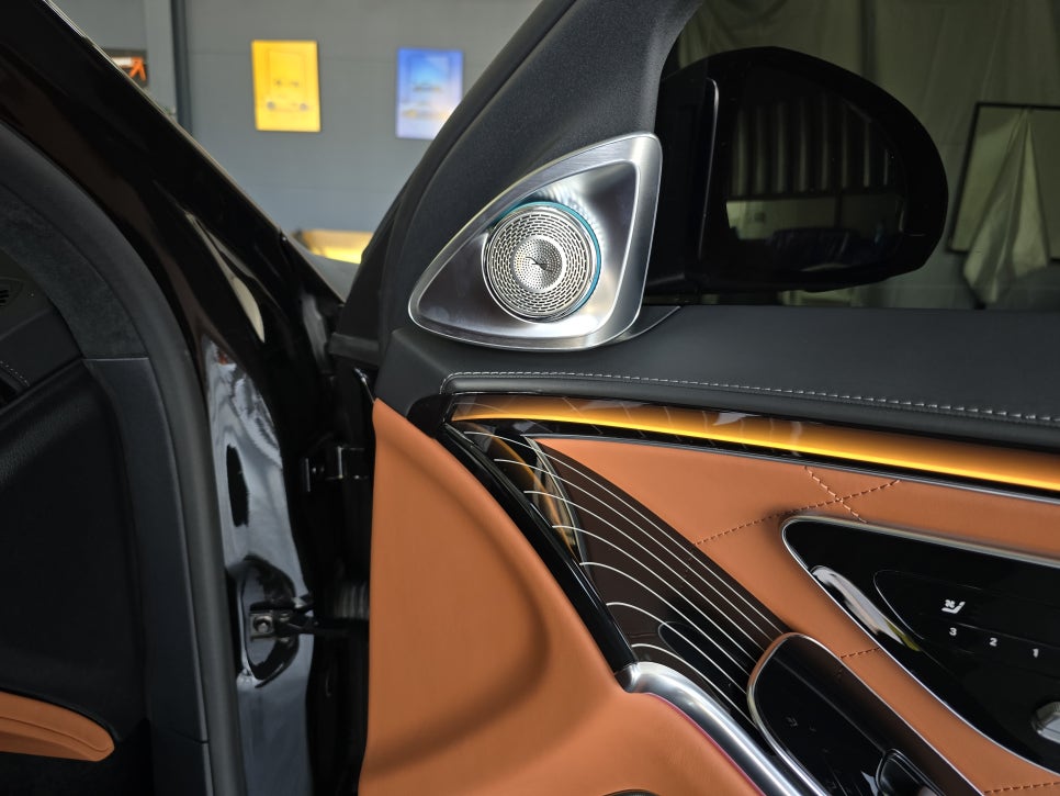 벤츠 W223 S580 - 정품 피아노락커트림 & 정품 4d부메스터