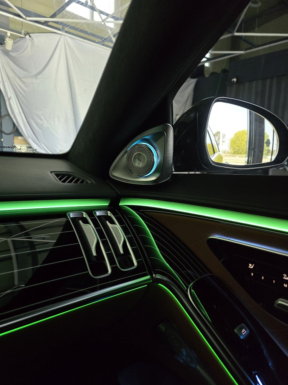 벤츠 W223 S580 - 정품 피아노락커트림 & 정품 4d부메스터