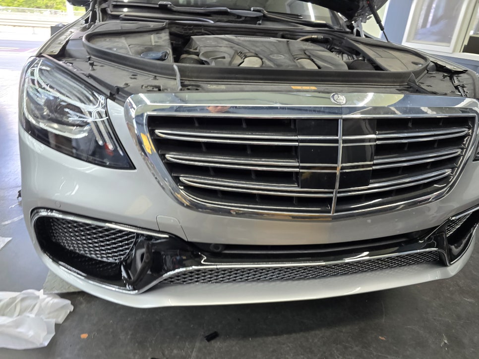 벤츠 s63amg - 정품라이트 및 전면범퍼 교체 " 잘못된 시공으로 인한 재시공 !! "