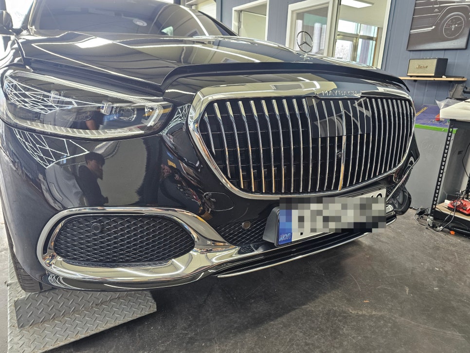 벤츠 S580 마이바흐 - C필러 마이바흐LED  앰블럼 교체  / 680하단크롬 몰딩