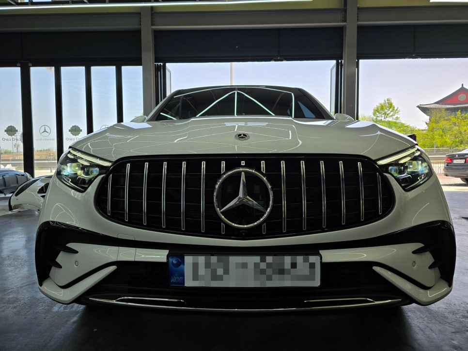 벤츠 glc300 - 빠질수없는 세로 그릴와 송풍구 엠비언트 시공으로 차량 외.내부 드레스업 !!!