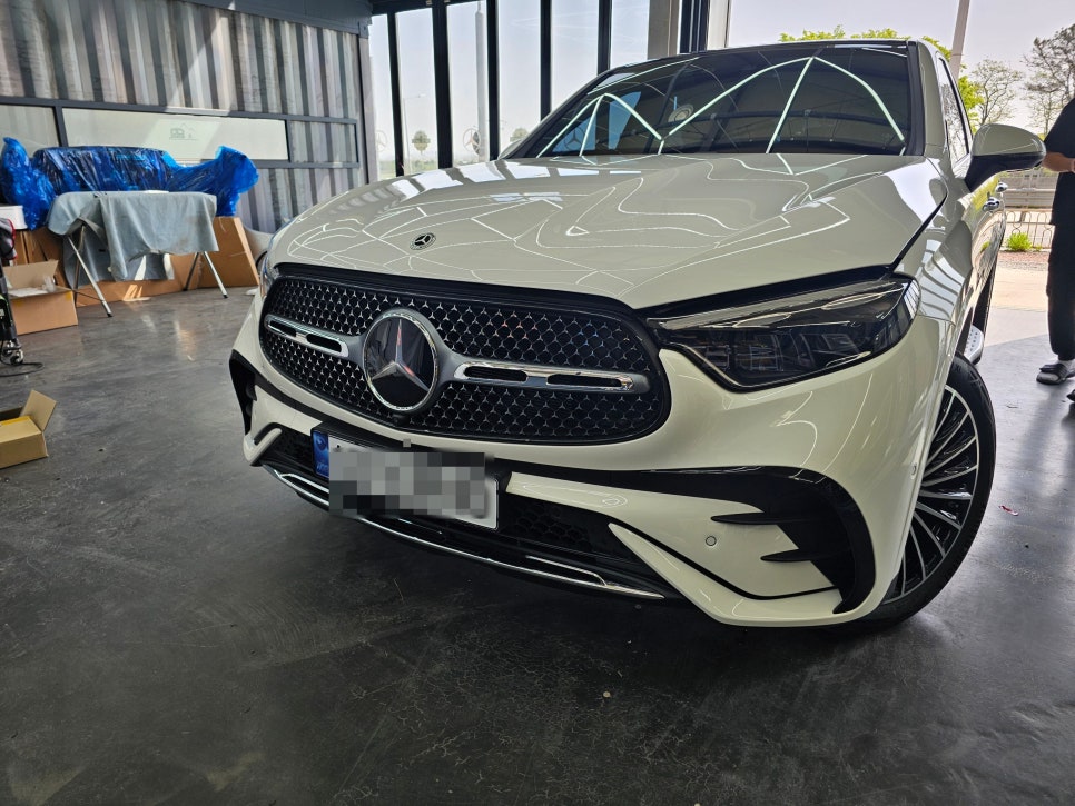 벤츠 glc300 - 빠질수없는 세로 그릴와 송풍구 엠비언트 시공으로 차량 외.내부 드레스업 !!!