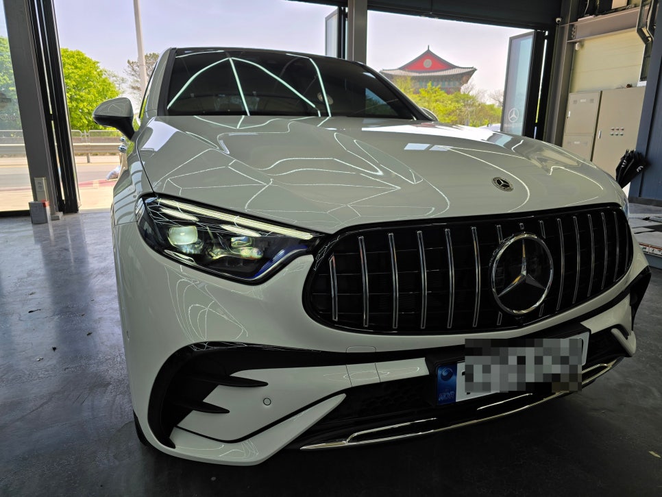 벤츠 glc300 - 빠질수없는 세로 그릴와 송풍구 엠비언트 시공으로 차량 외.내부 드레스업 !!!