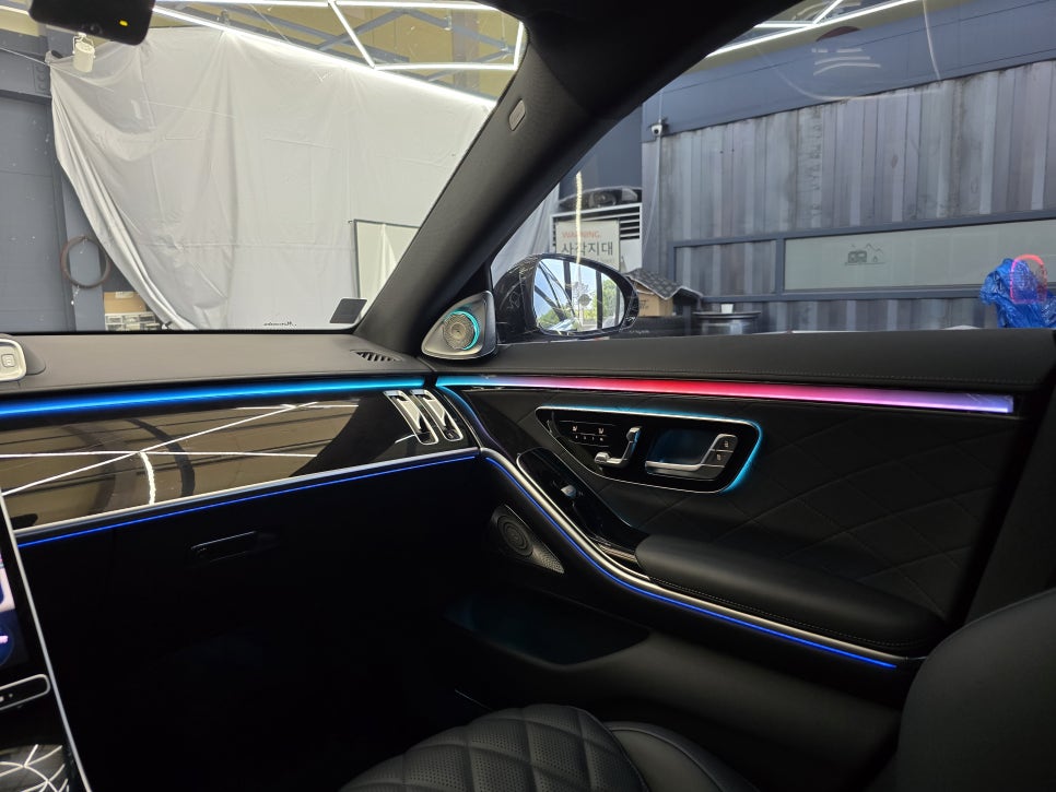 벤츠 w223 s500 - 액티브 엠비언트 & 4D부메스터 패키지