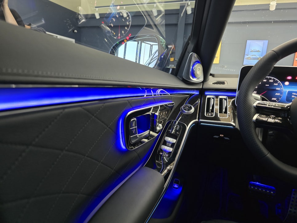 벤츠 w223 s500 - 액티브 엠비언트 & 4D부메스터 패키지