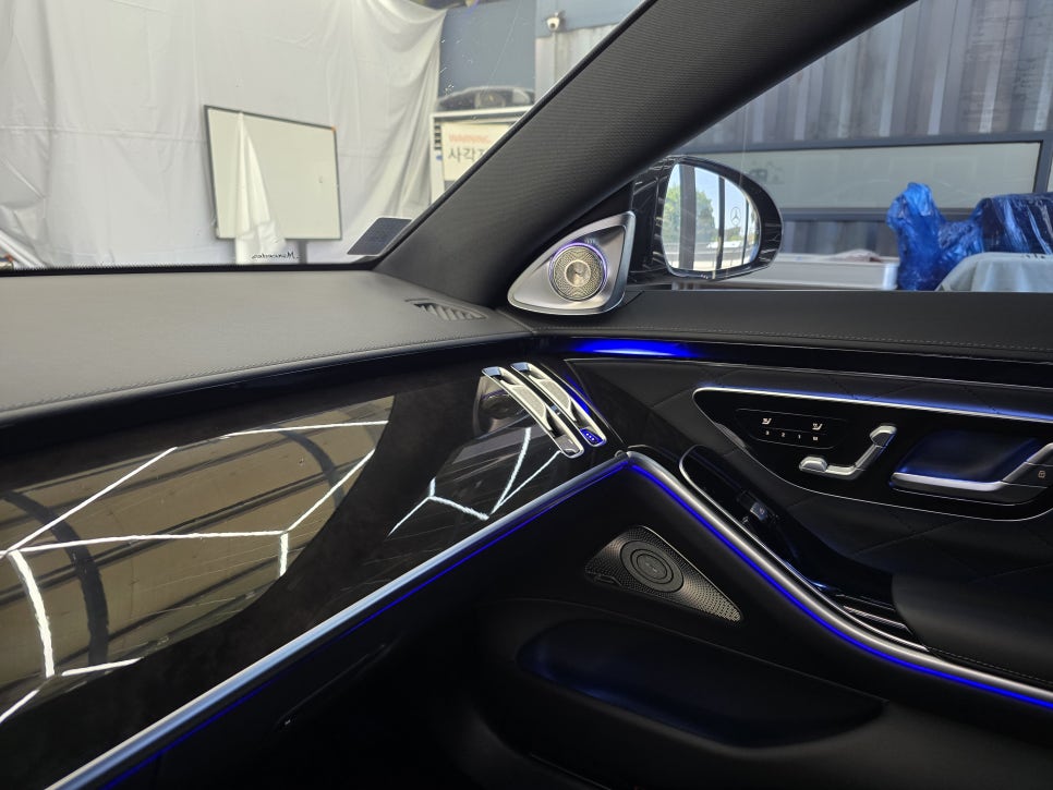 벤츠 w223 s500 - 액티브 엠비언트 & 4D부메스터 패키지