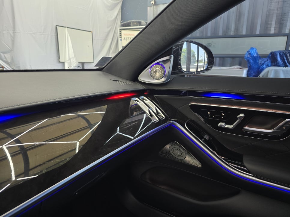 벤츠 w223 s500 - 액티브 엠비언트 & 4D부메스터 패키지