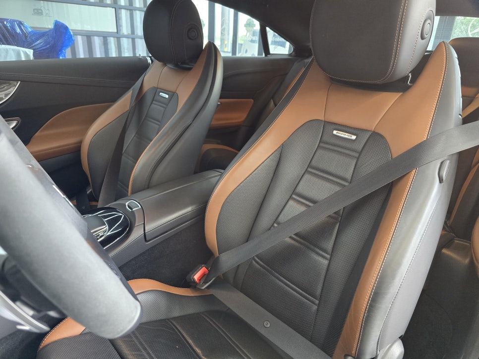 벤츠 E53amg 쿠페 - 컬러 안전벨트로 더 amg답게