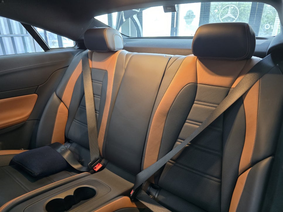벤츠 E53amg 쿠페 - 컬러 안전벨트로 더 amg답게